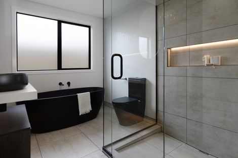 Photo of property in 337 Devonport Road, Tauranga, 3110