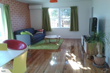 Photo of property in 1/15 Apu Crescent, Lyall Bay, Wellington, 6022