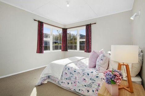 Photo of property in 22a Beauchamp Street, Tawa, Wellington, 5028