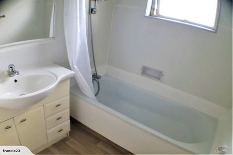 Photo of property in 1/62 Target Road, Totara Vale, Auckland, 0629