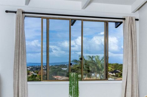 Photo of property in 2/813 East Coast Road, Northcross, Auckland, 0630