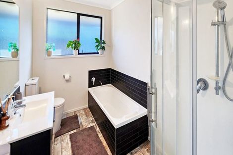 Photo of property in 93 Te Kio Crescent, Papamoa Beach, Papamoa, 3118