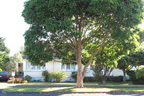 Photo of property in 5 Craigbank Avenue, New Lynn, Auckland, 0600