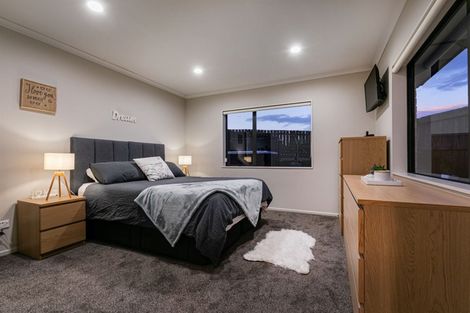 Photo of property in 22 Bradnor Meadows Drive, Swanson, Auckland, 0612