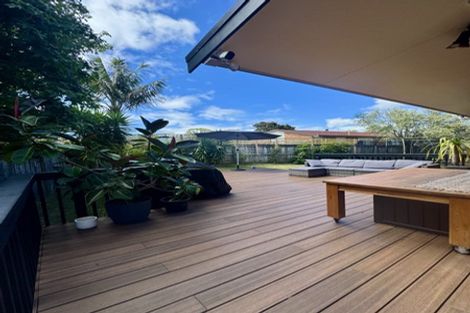 Photo of property in 17 Sungrove Rise, Sunnyvale, Auckland, 0612