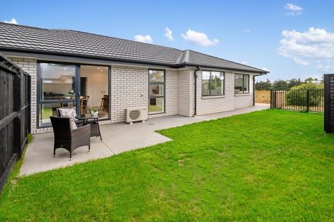 Photo of property in 78 Metoriti Crescent, Karaka, 2124
