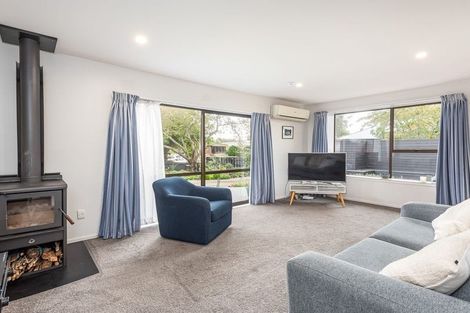 Photo of property in 18 Lowry Avenue, Redwood, Christchurch, 8051