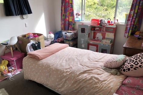 Photo of property in 16 Hillside Drive, Maoribank, Upper Hutt, 5018