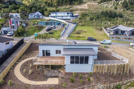 Photo of property in 64 Kakariki Grove, Waikanae, 5036