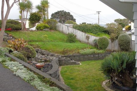 Photo of property in 15 Tainui Terrace, Tawa, Wellington, 5028