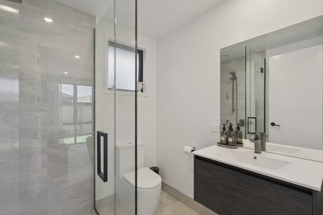 Photo of property in 40 Shelduck Road, Jacks Point, 9371