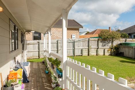 Photo of property in 29 Archibald Road, Kelston, Auckland, 0602
