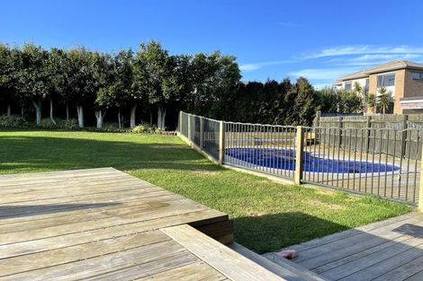 Photo of property in 8 September Place, Forrest Hill, Auckland, 0620