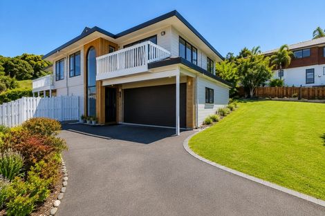 Photo of property in 12 Van Dyke Place, West Harbour, Auckland, 0618