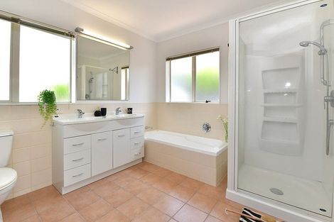 Photo of property in 106 Lakeside Drive, Orewa, 0931