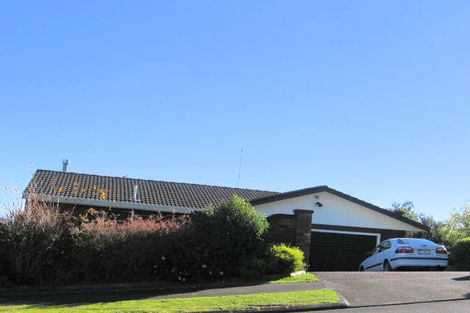 Photo of property in 5 Kingsclere Place, Goodwood Heights, Auckland, 2105