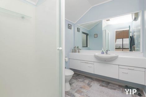 Photo of property in 132 Westchester Drive, Churton Park, Wellington, 6037