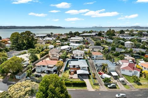 Photo of property in 15 Gill Avenue, Te Atatu Peninsula, Auckland, 0610
