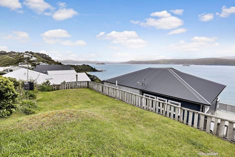 Photo of property in 21 Napier Street, Karaka Bays, Wellington, 6022