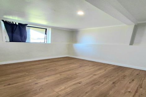 Photo of property in 1/30 Chislehurst Street, Henderson, Auckland, 0612