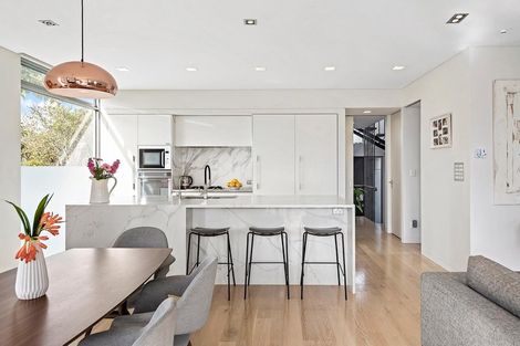 Photo of property in 32 Harbour View Road, Point Chevalier, Auckland, 1022