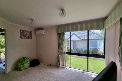 Photo of property in 6 Headcorn Place, Botany Downs, Auckland, 2010