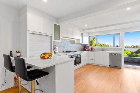 Photo of property in 18a Sylvan Park Avenue, Milford, Auckland, 0620