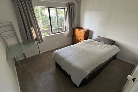 Photo of property in 15 Atlantis Place, Totara Vale, Auckland, 0629