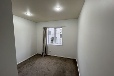 Photo of property in 11/30 John Jennings Drive, Oteha, Auckland, 0632