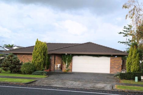 Photo of property in 22 Golfland Drive, Golflands, Auckland, 2013
