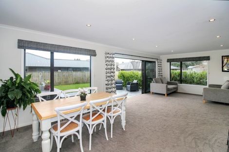 Photo of property in 27 Fernbrook Drive, Hurworth, New Plymouth, 4310