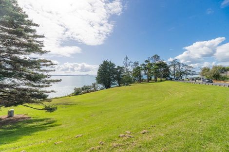 Photo of property in 75 Marine Parade, Mellons Bay, Auckland, 2014