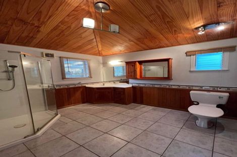 Photo of property in 24 Sheridan Drive, New Lynn, Auckland, 0600