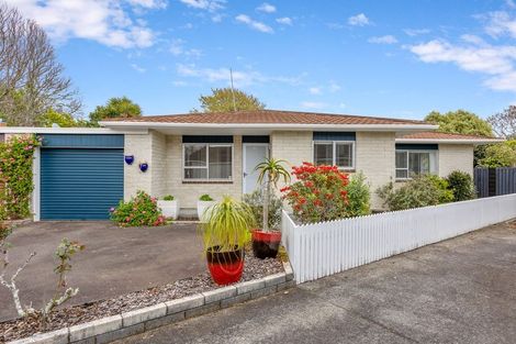 Photo of property in 2/10 Nursery Place, Westown, New Plymouth, 4310