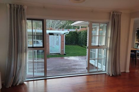 Photo of property in 28 Ocean View Road, Northcote, Auckland, 0627