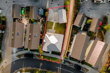 Photo of property in 5 Stitchbird Crescent, Papakura, 2110