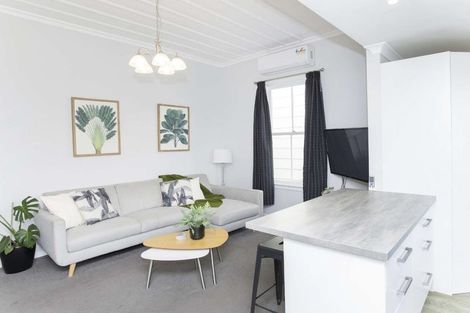 Photo of property in 43 Disraeli Street, Gisborne, 4010