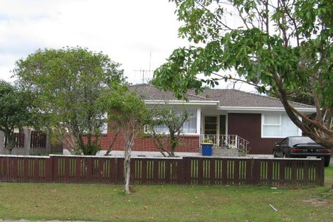 Photo of property in 3 Blythe Place, Glendene, Auckland, 0602