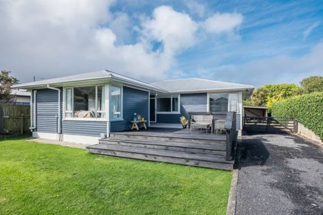 Photo of property in 2 Konini Grove, Raumati Beach, Paraparaumu, 5032