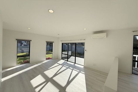 Photo of property in 49 Gosford Drive, Botany Downs, Auckland, 2010