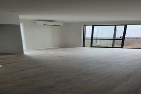 Photo of property in 33 Red Hills Road, Massey, Auckland, 0614