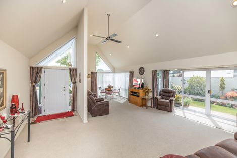 Photo of property in 46 Westgrove Avenue, Avonhead, Christchurch, 8042