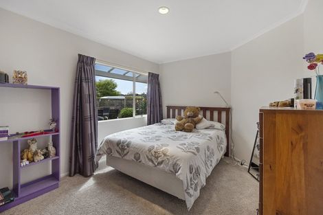 Photo of property in 17d Kinross Drive, Merrilands, New Plymouth, 4312