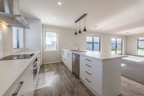 Photo of property in 6 Corsica Court, Fitzherbert, Palmerston North, 4410