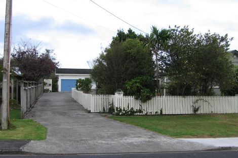 Photo of property in 3 Harrybrook Road, Green Bay, Auckland, 0604