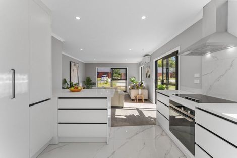 Photo of property in 10 Winnie Close, Acacia Bay, Taupo, 3330