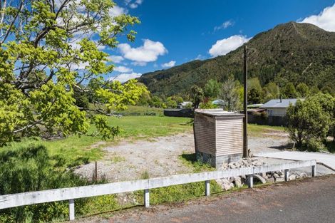 Photo of property in 12 Cromwell Street, Murchison, 7007