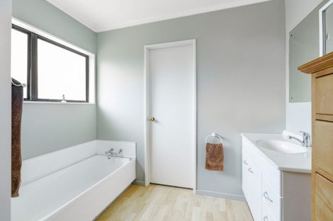 Photo of property in 90 Upper Orewa Road, Wainui, Silverdale, 0992