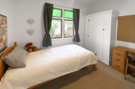 Photo of property in 76 Sandwich Road, Beckenham, Christchurch, 8023