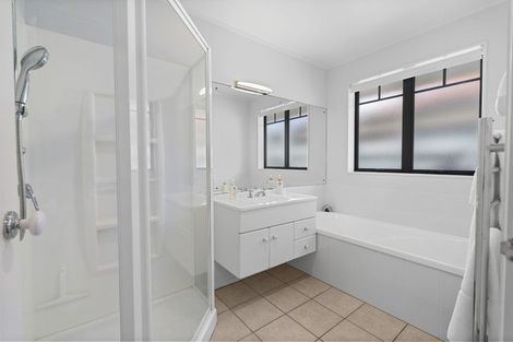 Photo of property in 108 Lakeside Drive, Orewa, 0931
